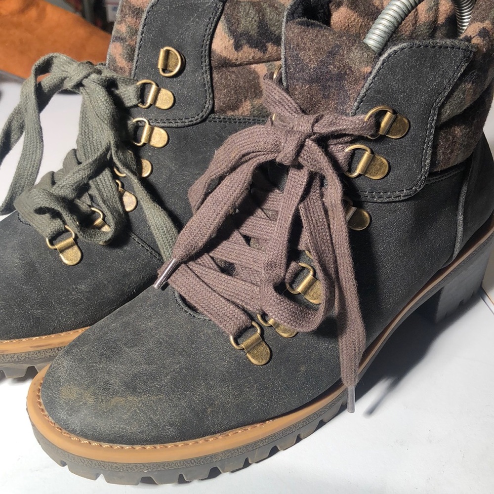 Woman’s 7.5 True craft TC~mintey camo lace up boots